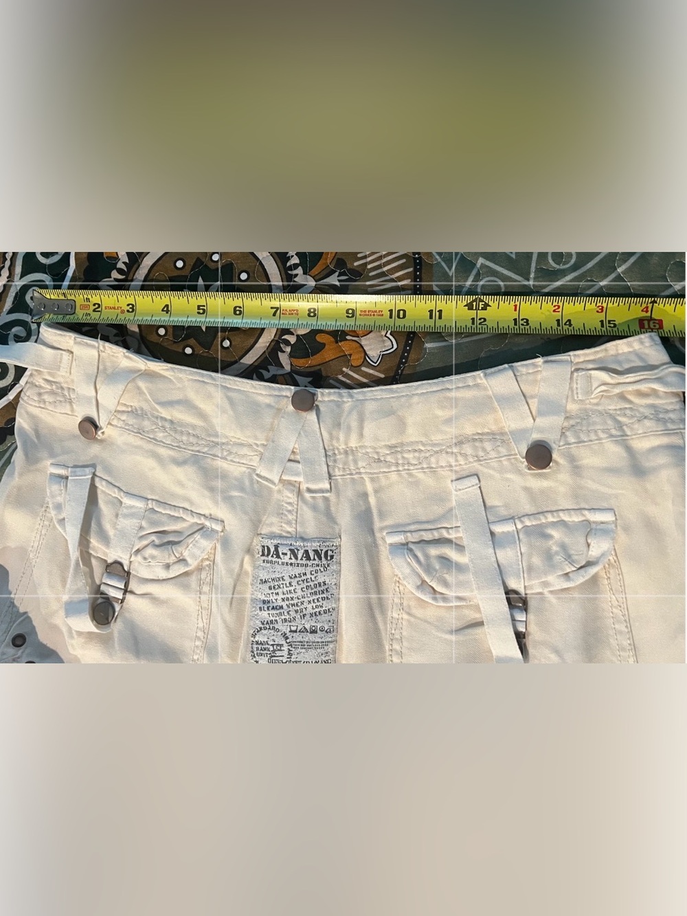 Da-Nang Beige Women's Cargo Shorts - Picture 5 of 7